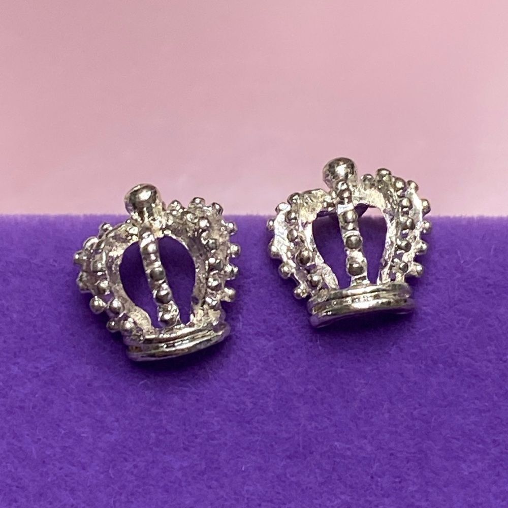 💛 Classic Silver Tone Crown Earrings - Picture 1 of 4